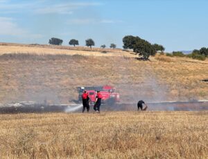 Çanakkale’de Esenler Mahallesi Karacaören mevkisinde otluk yangını itfaiye söndürdü