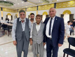 Çermikli iş insanı Halit Demiroğlu depremde yıkılan camiye 100 bin lira bağışladı