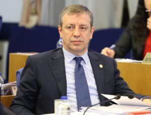 CHP’li Türeli, AYM önünde intihar eden emekli polis için yoksulluğu AKP’ye bağladı