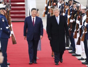 Çin lideri Xi, ABD ziyareti sonrası Beijing’e döndü; eşi Peng Liyuan da aynı uçaktaydı