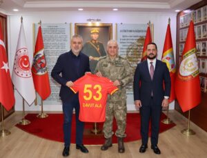 Çorlu’da kitap fuarı açıldı, Çorluspor yönetimi 5. Kolordu Komutanı’nı ziyaret etti