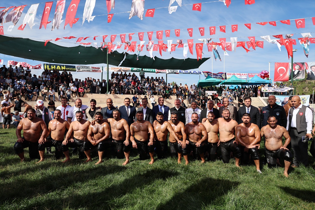 Çorum Osmancık’ta 600 sporcunun katıldığı güreşte başpehlivanlığı Bekir Eryücel kazandı