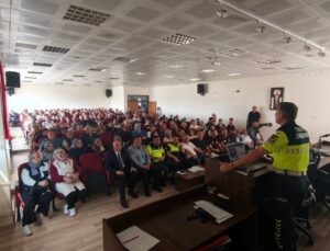 Çorum’da 155 okul servis aracı şoförü ve 72 rehber personel trafik eğitimine katıldı