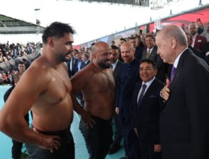 Cumhurbaşkanı Erdoğan, Yağlı Güreş Cumhurbaşkanlığı Kupası final mücadelelerini izledi