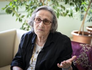 DEVLET KORUMASINDAKİ ÇOCUKLARA ADANAN ÖMÜRLER – Devlet korumasındaki çocuklara 40 yıldır sevgiyle uzanan el şimdilerde Anadolu’daki öğrencilere ulaşıyor