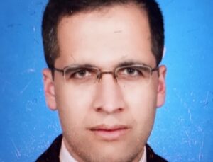Devrilen traktörün altında kalan öğretmen hayatını kaybetti