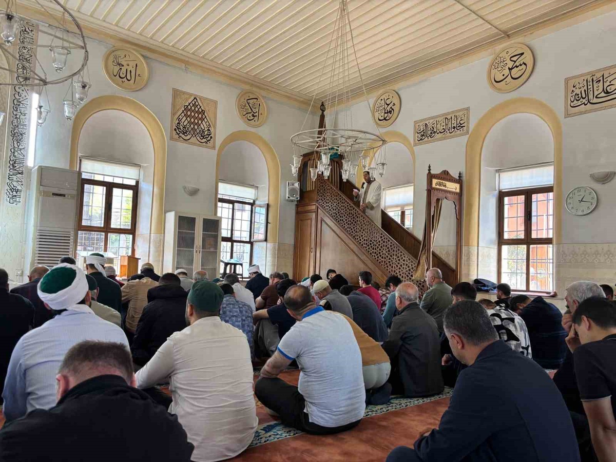 Diyanet, cuma hutbesinde sosyal medyada doğruluk ve mahremiyet uyarısında bulundu