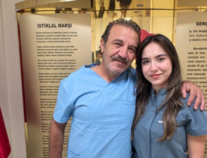 Doğduğu hastaneye doktor olarak atandı; meslektaşı babasıyla birlikte şifa dağıtıyor