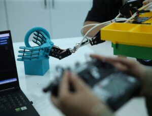 Dörtyol’da 5 lise öğrencisi yerli robotla TEKNOFEST’te birincilik hedefliyor