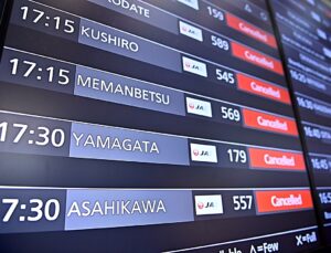 Dujuan Tayfunu Japonya’da ulaşımı aksattı, Izu Oshima’da en yüksek alarm verildi