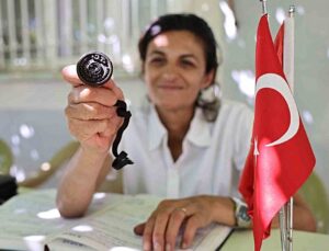 Elazığ Ağın’da kadın muhtar dedesinin izinden 23 yıldır görev yapıyor