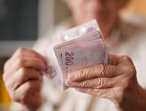EMEKLİYE SEYYANEN ZAM SON DAKİKA | Gözler AYM’de! 2026 memur, SSK ve Bağ-Kur emeklisine ek zam gelecek mi?