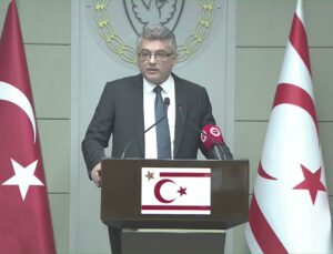 Erhürman, üçlü görüşmeyi reddetmedi, talebin Hristodulidis’ten geldiğini söyledi