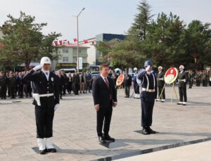 Erzincan’da Gaziler Günü töreninde Atatürk Anıtı’na çelenk sunuldu