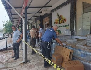 Eşini çalıştığı markette tabancayla öldürüp, intihar etti