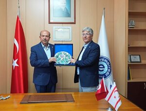 Eski KKTC Cumhurbaşkanı Tatar’dan EÜ Çeşme Turizm Fakültesi ziyareti