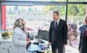 Eskişehir Valisi Yılmaz, Dünya Eczacılar Günü’nde pazar esnafı ve eczacılarla buluştu