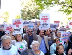 Eskişehir’de emekliler, AYM önünde yaşamını yitiren emekli polis için yürüdü