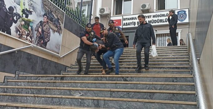 Eyüpsultan Camii’nde yatsı namazında silah sesleri! Yanındakinin namaz kılışını beğenmeyip yüzüne tükürdüğü öne sürüldü