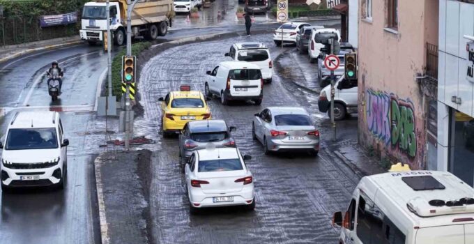 Eyüpsultan’da süren İSKİ yol çalışması trafiği ve toplu taşımayı felç etti