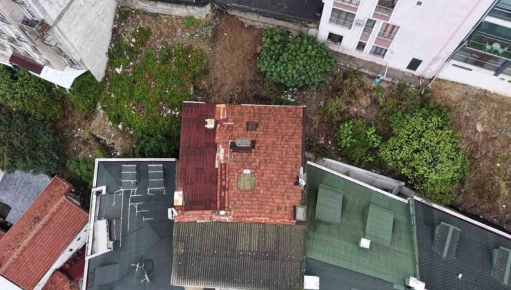 Eyüpsultan’da toprak kayması sonrası 8 daireli binadan 14 kişi tahliye edildi