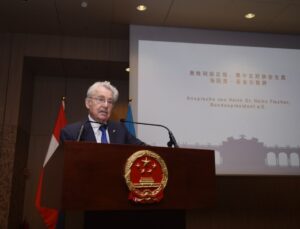 Fischer, Çin-Avusturya ilişkilerini övdü; ekonomik bağların güçlü olduğunu söyledi