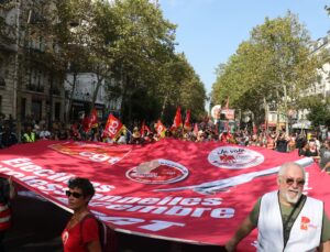 Fransa’da maaş artışı için 1 günlük iş bırakma eylemi 170’ten fazla noktada yapıldı