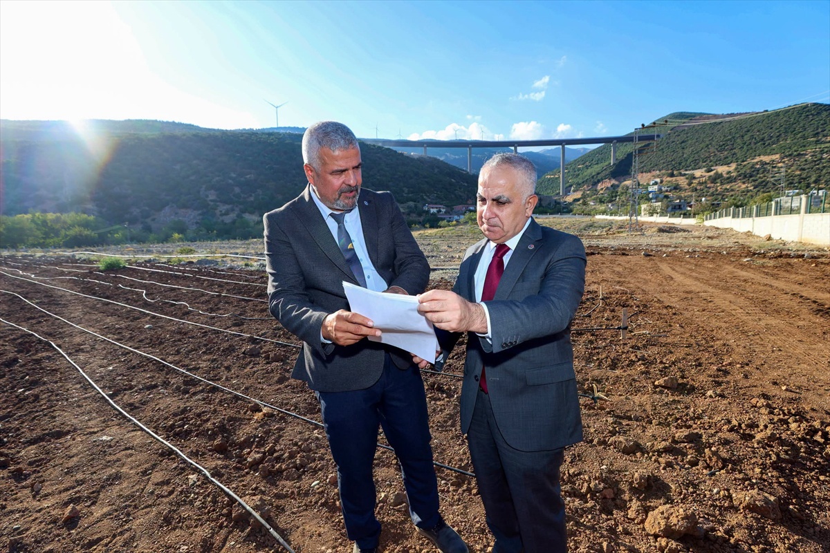 GAÜN Rektörü Doğan, Nurdağı’nda 580 dekara çıkarılan uygulama arazisini inceledi