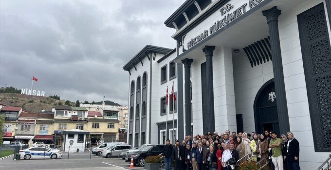 Geometrik desenler çalıştayı heyeti, Niksar Kaymakamı Perçi’yi ziyaret etti