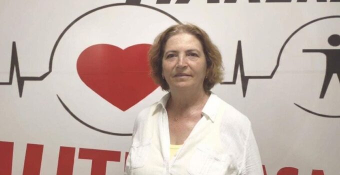 Giymek istediği kırmızı eteğe sığamayan 61 yaşındaki kadın 25 kilo verdi