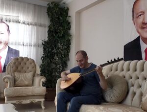 Görme engelli Abdullah, Erdoğan hayranlığını bestesiyle anlattı