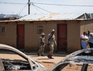 Güney Afrika’da eğlence mekanına silahlı saldırıda 17 kişi öldü, 15 kişi yaralandı