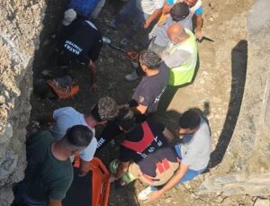 Hatay’da altyapı çalışması sırasında toprak altında kalan 2 işçi kurtarıldı