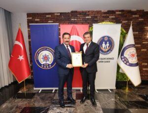 Hatay’da Vali Masatlı, yeni göreve atanan Rüştü Yılmaz’a veda yemeğinde teşekkür etti