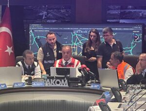 İBB Başkanvekili Aslan, İstanbul’da yeni eğitim-öğretim yılında alınan tedbirleri AKOM’da anlattı