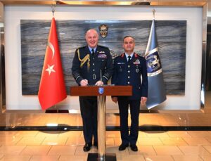 İngiltere Hava Kuvvetleri Komutanı Smyth, Dalkıran’ın davetlisi olarak Karargah’a geldi