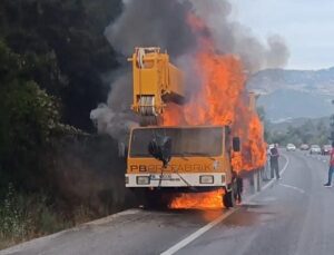 İş makinesi alev alev yandı