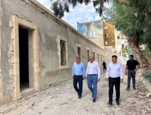 İskenderun Lisesi restorasyonunu Kaymakam Önder ve İlçe Milli Eğitim Müdürü inceledi