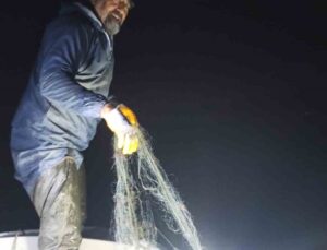 Isparta Eğirdir’deki Kovada Gölü’nde yaklaşık 600 metrelik kaçak ağa el konuldu