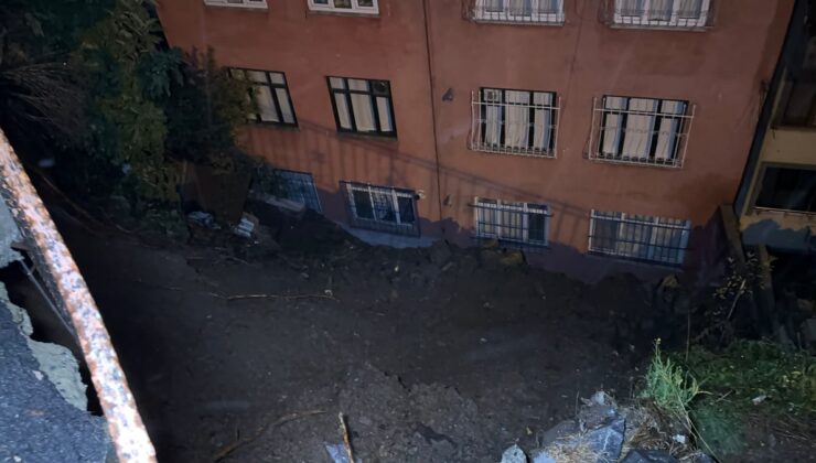 İstanbul Eyüpsultan’da sağanak sonrası toprak kayması, 25 kişi tahliye edildi