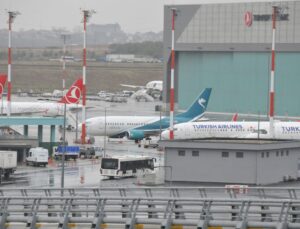 İstanbul Havalimanı’nda haczedilen Caspian Airlines uçağı apronda bekliyor