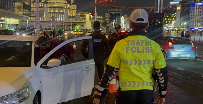 İstanbul’da asayiş için yapılan ‘huzur’ uygulamasına polis helikopteri destek verdi