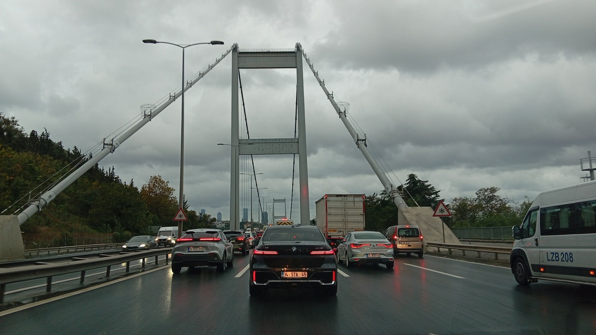 İstanbul’da sağanağın ardından trafik yoğunluğu saat 07.30’da yüzde 62’ye ulaştı