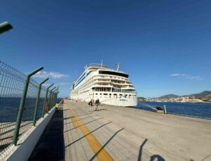 İtalya bayraklı AIDAblu, 2 bin 243 yolcuyla Rodos’tan Bodrum’a geldi