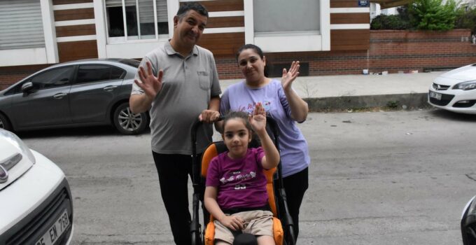 İzmir’de serebral palsili Yağmur, desteksiz yürümek için haftanın 7 günü çalışıyor