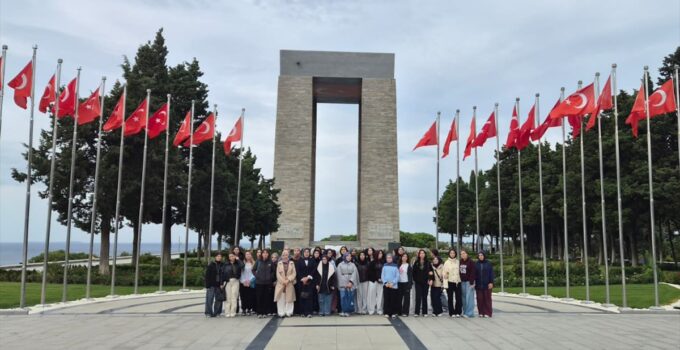 İzmirli öğrenciler Çanakkale’nin tarihi mekanlarını ziyaret etti