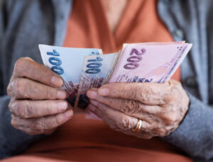 KADEMELİ EMEKLİLİK BEKLEYEN MİLYONLARIN GÖZÜ BU HABERDE! 2026 Kademeli emeklilik çıkacak mı, ne zaman çıkacak? Kademeli erken emeklilik şartları neler, kimleri kapsayacak?