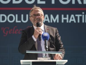 Kadıköy Anadolu İmam Hatip Lisesi, YKS’de derece yapan mezununa Togg hediye etti