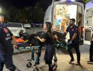Kaldırımda otururken otomobil çarptı