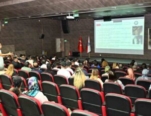 Kars Emniyeti, gençlik ve spor alanları ile okullardaki 211 personele eğitim verdi